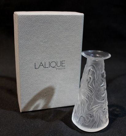 null LALIQUE France 
VASE soliflore in pressed crystal satin and translucent gloss...
