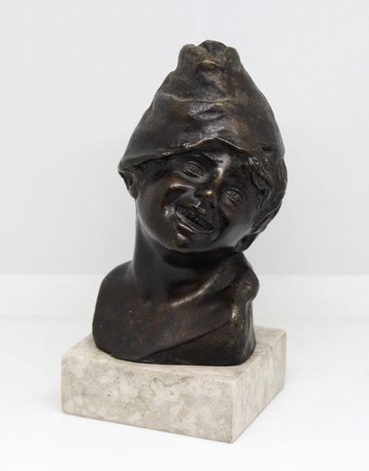 null Francesco DE MARTINO (1870-1935) 
Street child 
Bronze bust signed on the back...