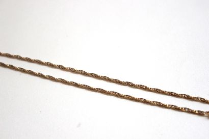 null Twisted chain in 14k yellow gold
L_76 cm Pb : 19,9 g