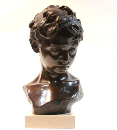 null Francesco PARENTE (1885-1969) 
Bust of a young adolescent in patinated bronze...