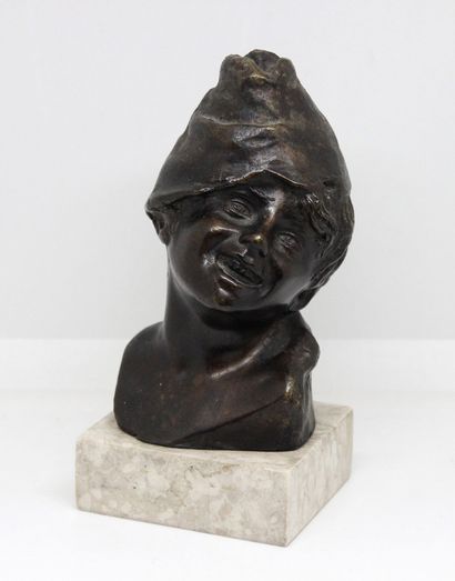 null Francesco DE MARTINO (1870-1935) 
Street child 
Bronze bust signed De Martino...