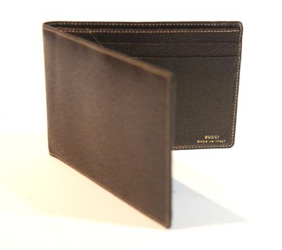 null GUCCI 
Wallet with flap in grained leather. 
Made in Italy, mint condition.