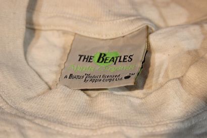 null BEATLES 
Cream-colored cotton T-shirt, size x-large. 
Authentic promotional...
