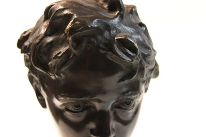 null Francesco PARENTE (1885-1969) 
Bust of a young adolescent in patinated bronze...