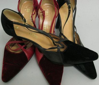 HAREL Deux paires d?escarpins en cuir et velours, l?une rouge et l?autre noire, T...