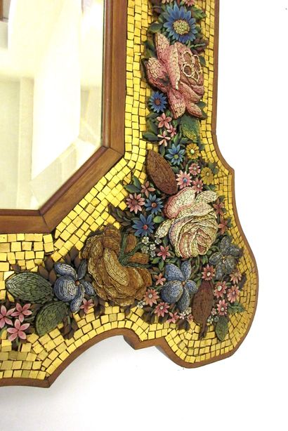 null Important et rare miroir de venise à riche décor en relief en micro-mosaïque...