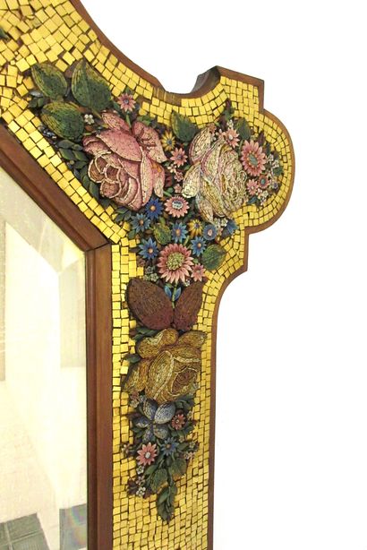 null Important et rare miroir de venise à riche décor en relief en micro-mosaïque...