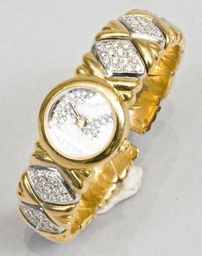 null Montre de dame en or jaune de forme ronde, le cadran entièrement pavé de diamants....