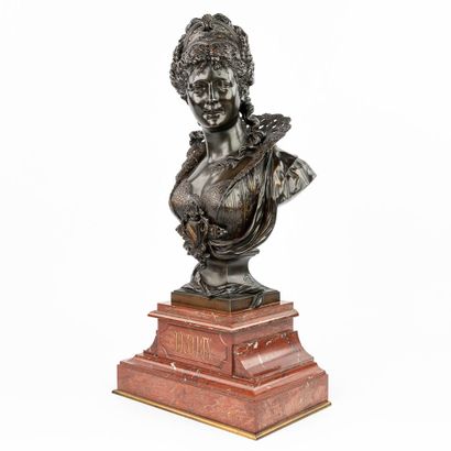 Paul Dubois (1829-1905) Paul DUBOIS (1829-1905) 'Beatrix' a bronze bust, mounted... Gazette Drouot
