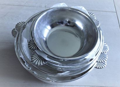 null Set of 5 bowls, of different sizes, in silver plated metal, taken in the shape...
