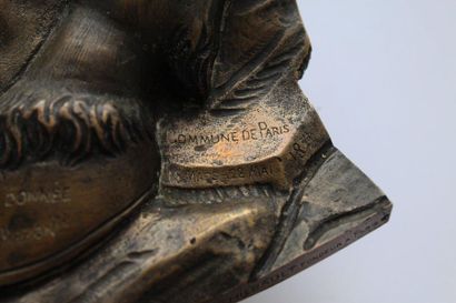 null Piece of the Vendome column

Bronze. Early 19th century period

Dim: 12,5 x14,5cm

Cast...