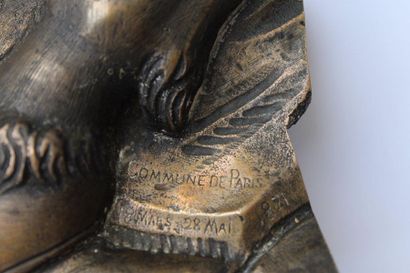 null Piece of the Vendome column

Bronze. Early 19th century period

Dim: 12,5 x14,5cm

Cast...