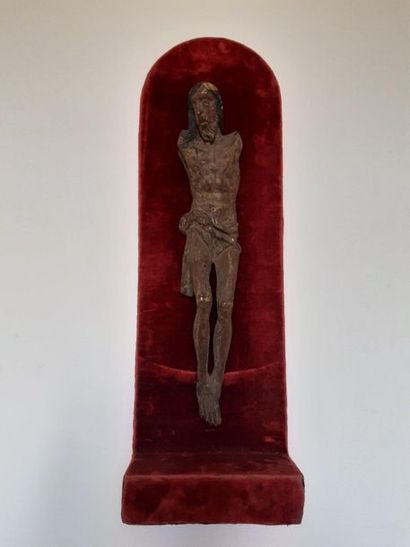 null Ecole française du XVIème siècle. Christ. Sculpture en rond de bosse polychrome....