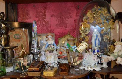 null 4 paper reliquaries, two globes with Virgin and bridal wreath are attached....