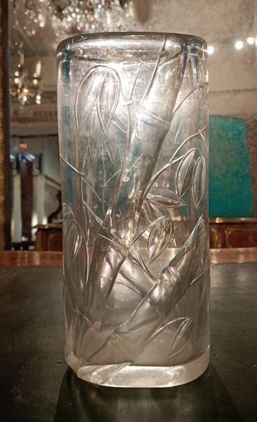 null Maison Baccarat.

Vase de forme ovale en cristal épais translucide taillé et...