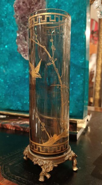null Vase rouleau en cristal fumé à décor japonisant d’oiseaux et de branches fleuries...
