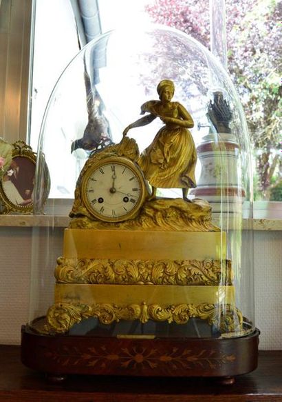 null Neapolitan Fishing" clock in gilt bronze, white enamelled dial and decorations...