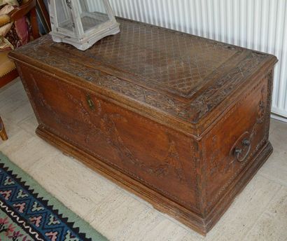 null Chest in richly carved natural wood with decorations on the tray of crosses...