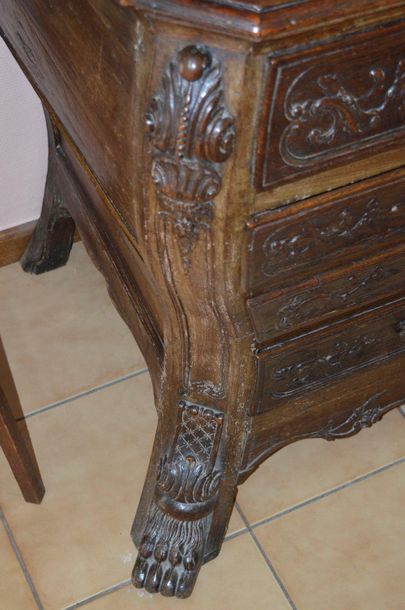 null Important chest of drawers in natural wood, molded and carved, opening with...