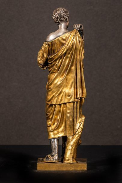 null Diane de Gabies
Sculpture en bronze doré et argenté. Titré sur le socle à gauche.
Travail...