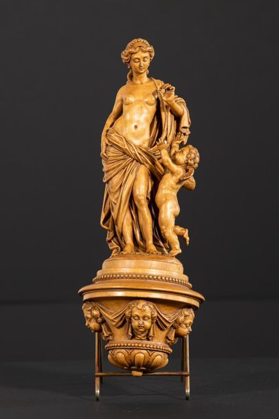 null HUYSMANS 
Diane et Cupidon, sculpture en peuplier représentant la déesse et...