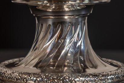 null MAISON ODIOT
Exceptionnel vase couvert de forme balustre en argent massif finement...
