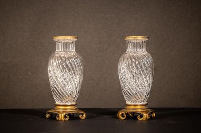 null MAISON BACCARAT (Attribué à)
Paire de vases de forme balustre en cristal taillé...