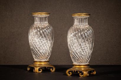 null MAISON BACCARAT (Attribué à)
Paire de vases de forme balustre en cristal taillé...