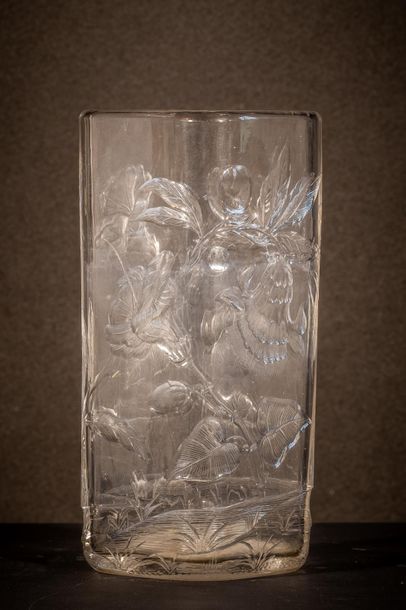 null MAISON BACCARAT (Attribué à)
Vase de forme carrée en cristal épais translucide...
