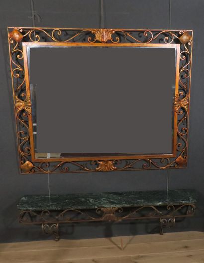null 
RINGED HOUSE (In the taste of)
Rectangular shaped mirror and its wall bracket...