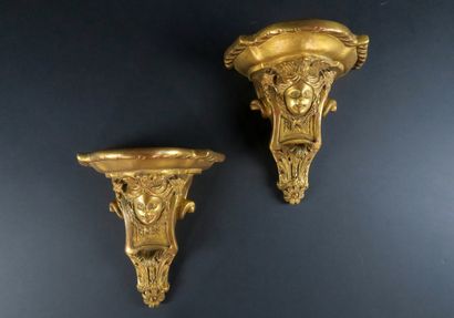 null 
Pair of SELLETTES in wood and gilded stucco decorated with mascarons on a console...