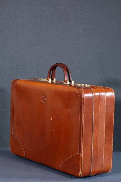 null 
Etienne AIGNER, Vintage brown leather suitcase. 

Zipped pocket on the upper...