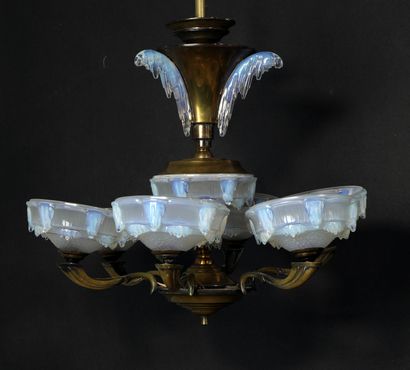 null EZAN HOUSE Chandelier with six light arms with cut and drop stalactite effect...