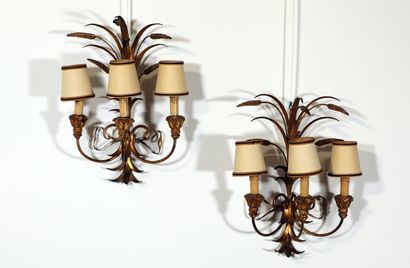 null 
House JANSEN (In the taste of)


Pair of patinated gilt metal sconces with...