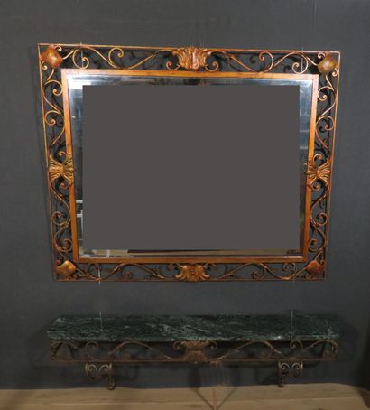 null 
RINGED HOUSE (In the taste of)
Rectangular shaped mirror and its wall bracket...