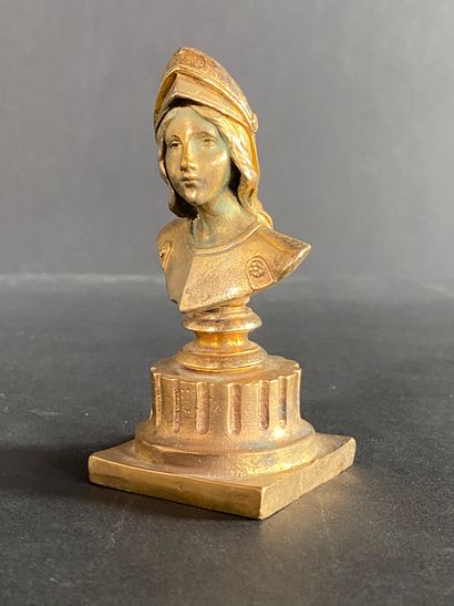  LUCA MADRASSI (1848-1919) Sculpture en bronze ciselé et doré représentant le buste...