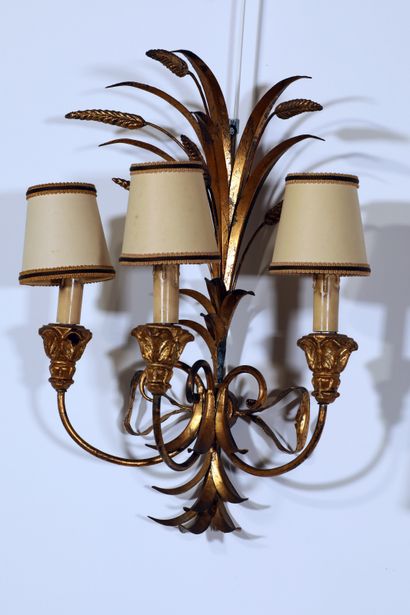 null 
House JANSEN (In the taste of)


Pair of patinated gilt metal sconces with...