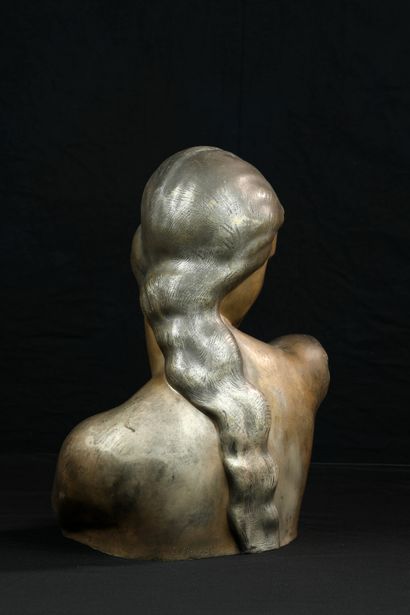 null 
GEORGES CHAUVEL (1886-1962)
Buste de jeune femme en bronze patiné mordoré et...