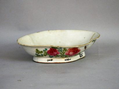 null Polychrome earthenware bowl decorated with peonies and birds. China, late 19th...