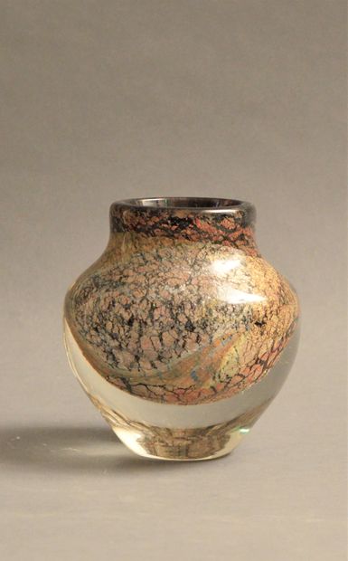 null Jean-Claude NOVARO (1943-2014). Vase en verre soufflé multicouches en verre...