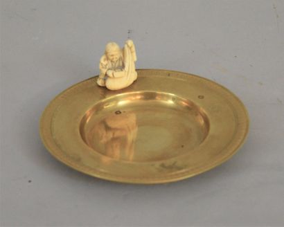 null House BOINTABURET. Gilded metal pocket dish decorated with a frieze of water...