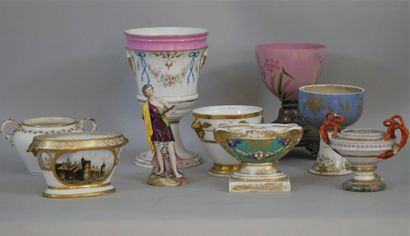Lot of porcelain cups and a subject in various...