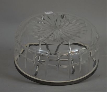 null Salad bowl in cut crystal, metal ring. Diameter : 19,5 cm.