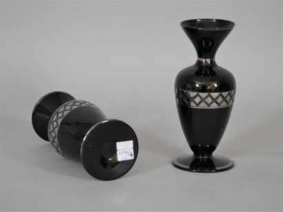 null Pair of black glass vases, baluster feet and geometric frieze decoration. Height:...