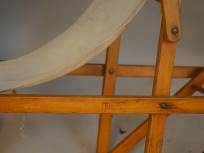 null TORCK. Wood and canvas armchair, stamped. Around 1950-60. (stains) Dim : 86...