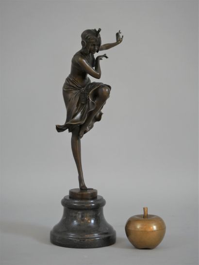 null Demetre CHIPARUS (1886 – 1947)

Figure de danseuse 

Bronze à patine médaille...