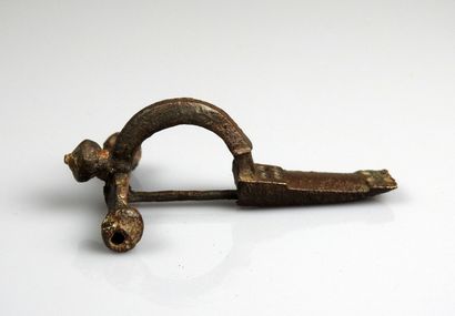 null Cruciform fibula called legionary

Bronze 6.5 cm

Roman period 4th century