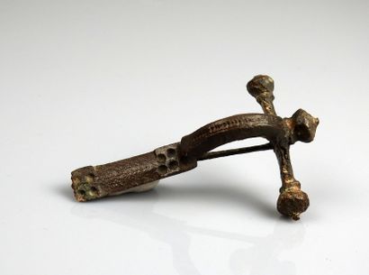 null Fibule cruciforme dite de légionnaire

Bronze 6.5 cm

Période romaine IV ème...