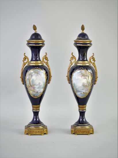 null PARIS, PAIR OF COVERED FUSEAUX VASES, in the Sèvres style, circa 1880

Porcelain...