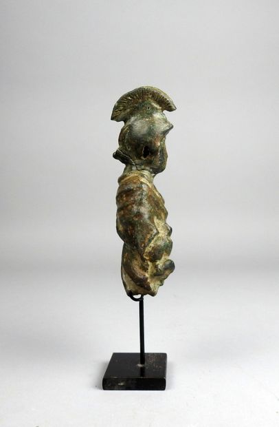 null Very large statuette representing a soldier wearing a helmet with crest, hand...